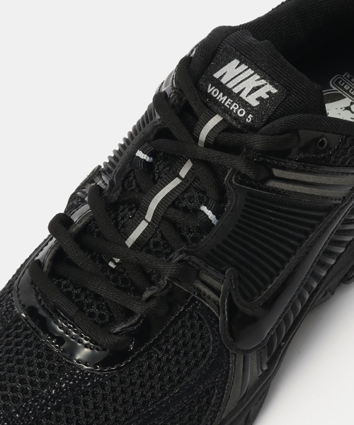 NIKE(ナイキ)の「NIKE W ZOOM VOMERO 5 II6236-001(スニーカー・レディース・ブラック・25cm/24.5cm/24cm/23.5cm/23cm)」の6枚目の写真