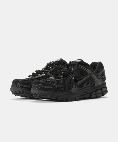 NIKE(ナイキ)の「NIKE W ZOOM VOMERO 5 II6236-001(スニーカー・レディース・ブラック・25cm/24.5cm/24cm/23.5cm/23cm)」の7枚目の写真