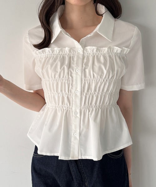 junoah(ジュノア)の「シャーリングトップス(シャツ/ブラウス・レディース・ライトブルー/ホワイト/ブラック・SMALL/LARGE/MEDIUM)」の2枚目の写真
