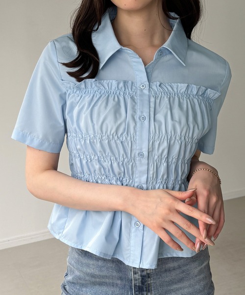 junoah(ジュノア)の「シャーリングトップス(シャツ/ブラウス・レディース・ライトブルー/ホワイト/ブラック・SMALL/LARGE/MEDIUM)」の3枚目の写真