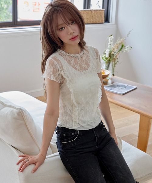 UNE MANSION(ユヌマンション)の「【UNE ORIGINAL】裏地付き仕様フロントラブリーフリルレーストップス(Tシャツ/カットソー・レディース・クリーム/ブラウン/ネイビー・FREE)」の1枚目の写真