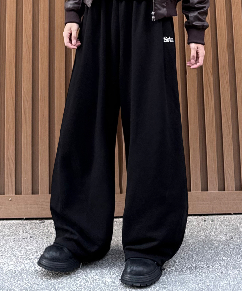 FUZZY SCAN（ファジスキャン）の「シグニチャーカーブドバルーンパンツブラック（スウェットパンツ・レディース・ブラック・ONE SIZE/TWO）」の2枚目の写真