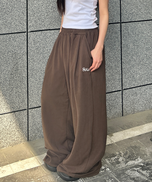 FUZZY SCAN（ファジスキャン）の「シグニチャーカーブドバルーンパンツブラック（スウェットパンツ・レディース・ブラック・ONE SIZE/TWO）」の7枚目の写真
