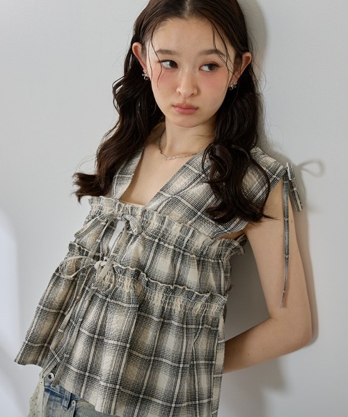 P.V.T(ピーブイティー)の「ワッフルチェック肩リボンシャーリングBL(シャツ/ブラウス・レディース・ブラック/ホワイト・M)」の4枚目の写真