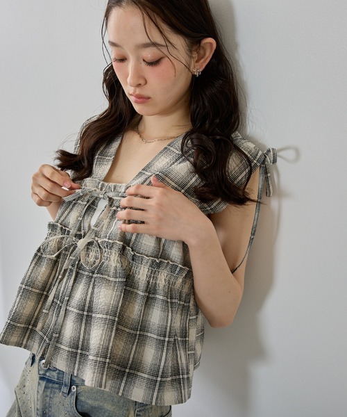 P.V.T(ピーブイティー)の「ワッフルチェック肩リボンシャーリングBL(シャツ/ブラウス・レディース・ブラック/ホワイト・M)」の5枚目の写真