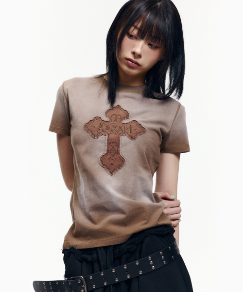 AAKAM(アーカム)の「Dust Fade CROS2 Half Top (Brown)(Tシャツ/カットソー・レディース・その他・1/2/3)」の4枚目の写真