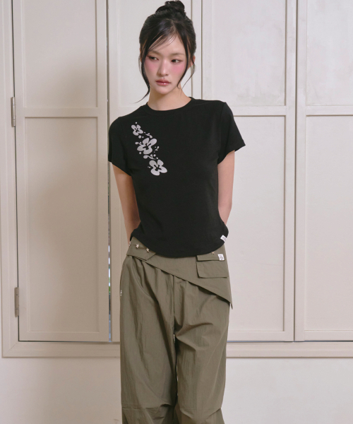 THE GREEN LAB（ザグリーンラボ）の「フラワーエッセンシャルクロップ半袖Tシャツ[ブラック]（Tシャツ/カットソー・レディース・その他・FREE）」の3枚目の写真