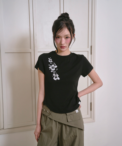 THE GREEN LAB（ザグリーンラボ）の「フラワーエッセンシャルクロップ半袖Tシャツ[ブラック]（Tシャツ/カットソー・レディース・その他・FREE）」の7枚目の写真