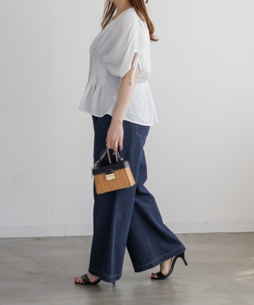 CLETTE(クレット)の「CLETTEオリジナルウエストピンタックブラウス(シャツ/ブラウス・レディース・オフホワイト/サックスブルー・4L/3L/LL)」の5枚目の写真
