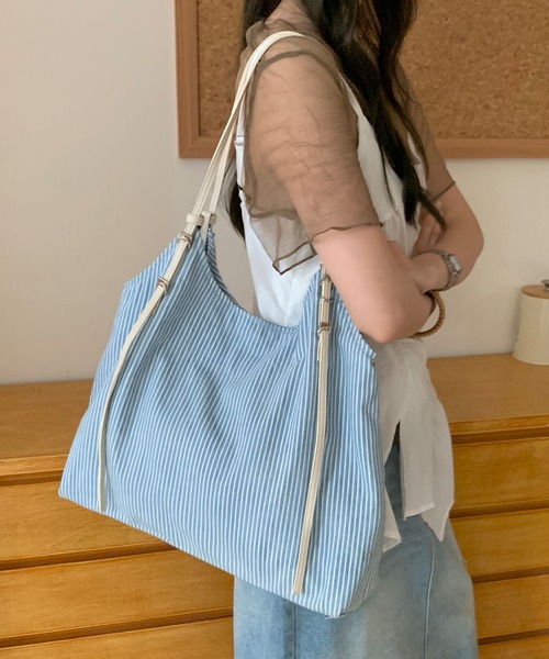 FINEnough(ファインナフ)の「ヒッコリー合皮ひもショルダーバッグ(ショルダーバッグ・レディース・サックスブルー/ブルー・FREE)」の8枚目の写真