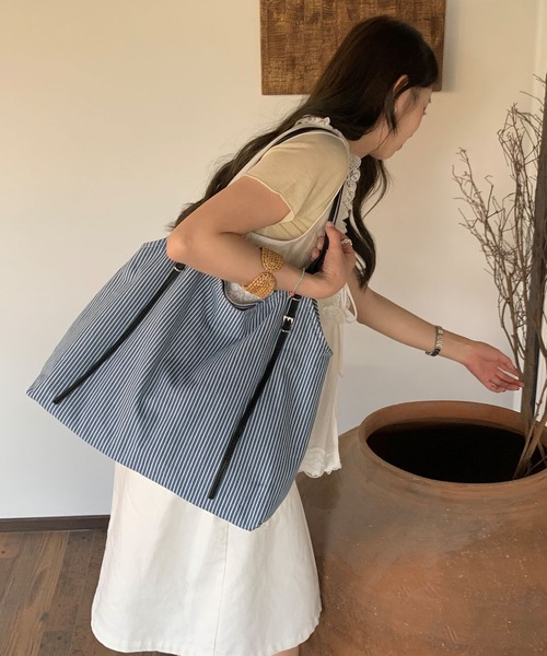 FINEnough(ファインナフ)の「ヒッコリー合皮ひもショルダーバッグ(ショルダーバッグ・レディース・サックスブルー/ブルー・FREE)」の11枚目の写真