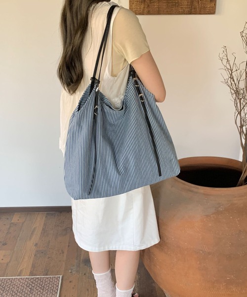 FINEnough(ファインナフ)の「ヒッコリー合皮ひもショルダーバッグ(ショルダーバッグ・レディース・サックスブルー/ブルー・FREE)」の12枚目の写真