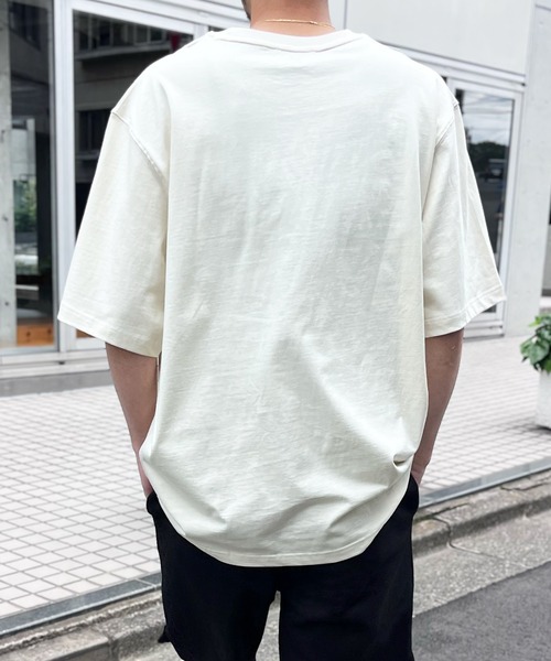 AMI Alexandre Mattiussi(アミアレクサンドルマテュッシ)の「【AMI PARIS】アミ パリス ヘビーコットンジャージー Ami De Coeur Tシャツ(Tシャツ/カットソー・レディース・ベージュ/アイボリー・S/L/M/XL)」の5枚目の写真