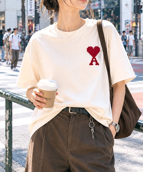 AMI Alexandre Mattiussi（アミアレクサンドルマテュッシ）の「【AMI PARIS】アミ パリス ヘビーコットンジャージー Ami De Coeur Tシャツ（Tシャツ/カットソー・レディース・ベージュ/アイボリー・S/L/M/XL）」の12枚目の写真