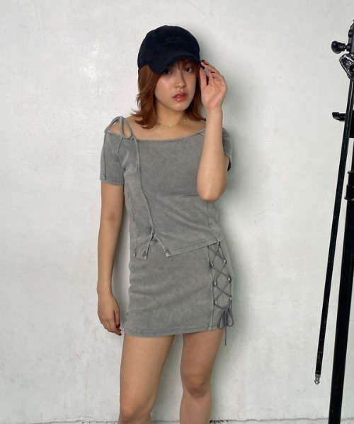 ROGER AND RAW（ロジャーアンドロウ）の「[セットアップ] ワンショルダー半袖トップス＆ミニスカートセットアップ（ワンピース・レディース・グレー/カーキ/ブラック・FREE）」の14枚目の写真