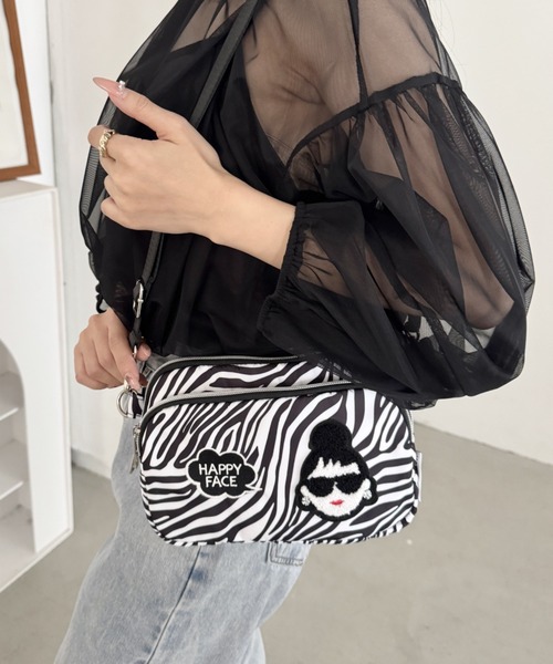 HAPPY FACE(ハッピーフェイス)の「エマ3F刺繍ショルダー ゼブラ(ショルダーバッグ・レディース・ゼブラ・ONE SIZE)」の3枚目の写真