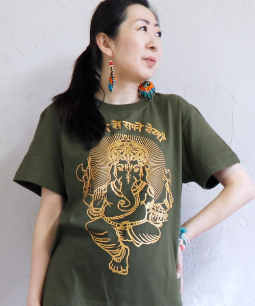 ZIP FIVE(ジップファイブ)の「エスニック Tシャツ ガネーシャ 神様 ヒンディー(Tシャツ/カットソー・メンズ・ホワイト/ブルー系/ブラック/カーキ系/ベージュ系/スミクロ・MEDIUM/X-LARGE/LARGE)」の5枚目の写真