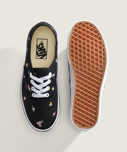 VANS(バンズ)の「オーセンティック フローラル / Authentic FLORAL EMBROIDERY BL VN000Z1BB9P1(スニーカー・メンズ・ブラック・11/6/8/10/9/8.5/9.5/10.5/11.5/6.5/5/7/7.5/5.5/12)」の3枚目の写真