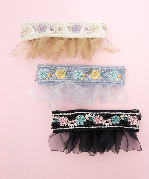 Zoule(ゾーラ)の「Zoule ゾーラ:embroidery cuff105 フラワー刺繍 ヘアーカフス(ヘアピン・レディース・ホワイト/ブラック/ブルー・FREE)」の4枚目の写真