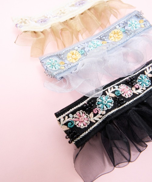 Zoule(ゾーラ)の「Zoule ゾーラ:embroidery cuff105 フラワー刺繍 ヘアーカフス(ヘアピン・レディース・ホワイト/ブラック/ブルー・FREE)」の6枚目の写真