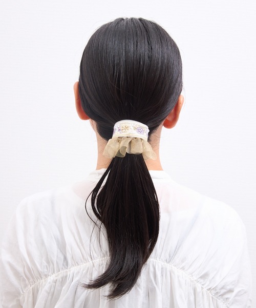 Zoule(ゾーラ)の「Zoule ゾーラ:embroidery cuff105 フラワー刺繍 ヘアーカフス(ヘアピン・レディース・ホワイト/ブラック/ブルー・FREE)」の7枚目の写真