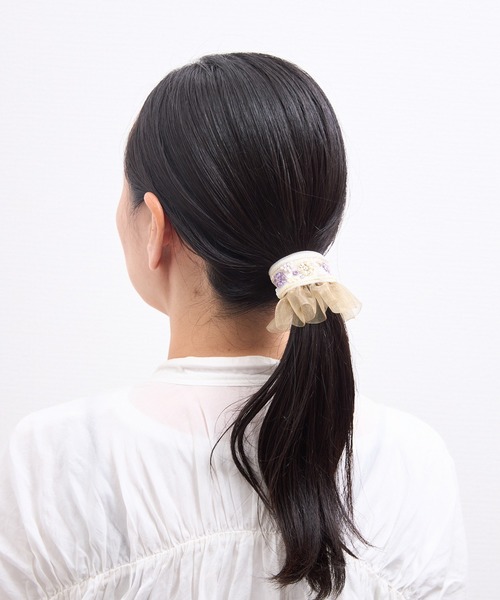 Zoule(ゾーラ)の「Zoule ゾーラ:embroidery cuff105 フラワー刺繍 ヘアーカフス(ヘアピン・レディース・ホワイト/ブラック/ブルー・FREE)」の8枚目の写真