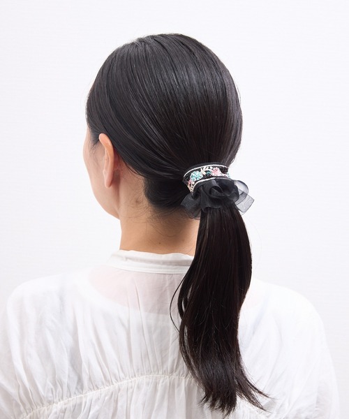 Zoule(ゾーラ)の「Zoule ゾーラ:embroidery cuff105 フラワー刺繍 ヘアーカフス(ヘアピン・レディース・ホワイト/ブラック/ブルー・FREE)」の12枚目の写真