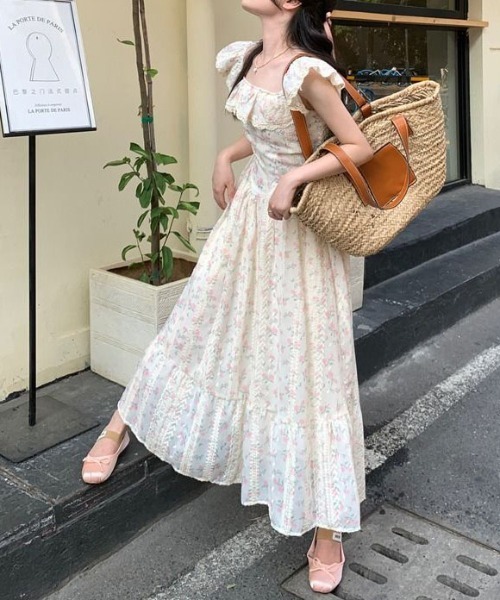 &soiree(アンドソワレ)の「フリルネックフラワーフレアワンピース(ワンピース・レディース・オフホワイト・X-LARGE/LARGE/MEDIUM/SMALL)」の2枚目の写真