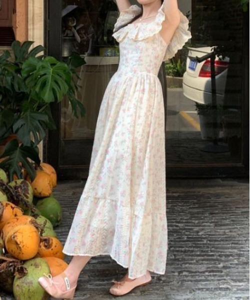 &soiree(アンドソワレ)の「フリルネックフラワーフレアワンピース(ワンピース・レディース・オフホワイト・X-LARGE/LARGE/MEDIUM/SMALL)」の3枚目の写真