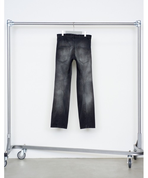 NVRFRGT(ネヴァーフォーゲット)の「3D TWISTED JEANS(デニムパンツ・メンズ・ブラック・2/1)」の4枚目の写真