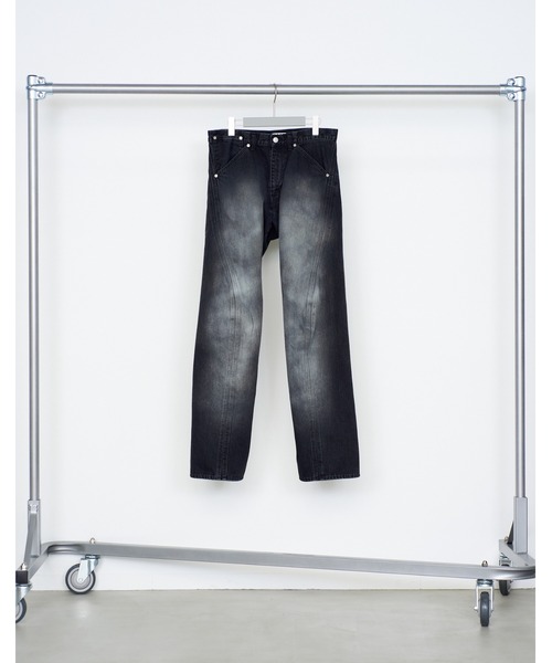 NVRFRGT(ネヴァーフォーゲット)の「3D TWISTED JEANS(デニムパンツ・メンズ・ブラック・2/1)」の5枚目の写真
