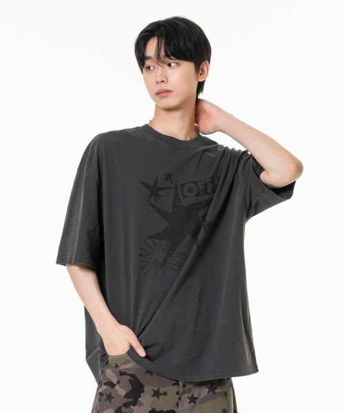MOZMOZ(モズモズ)の「オフプリントピグメントオーバーサイズ半袖Tシャツチャコール(Tシャツ/カットソー・レディース・その他・1/2/3)」の3枚目の写真