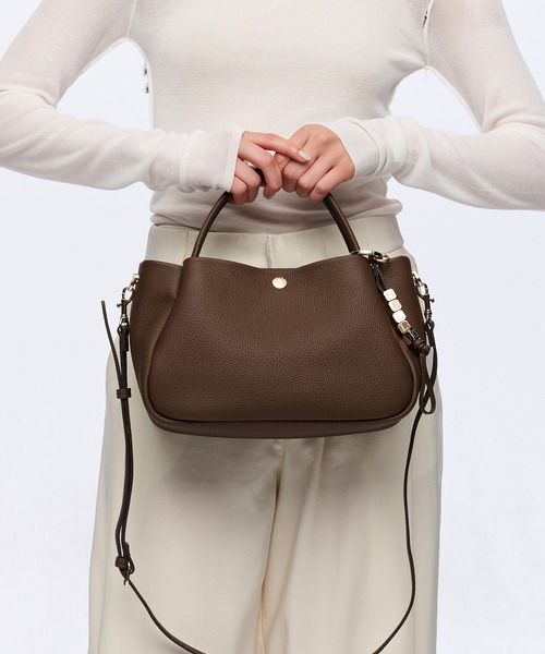 Breath TOPKAPI(ブレストプカピ)の「【Breath TOPKAPI】シュリンクレザー ショルダー付き トートバッグ / チャーム付き M(トートバッグ・レディース・ブラック/ブラウン/グレイッシュベージュ・FREE)」の11枚目の写真