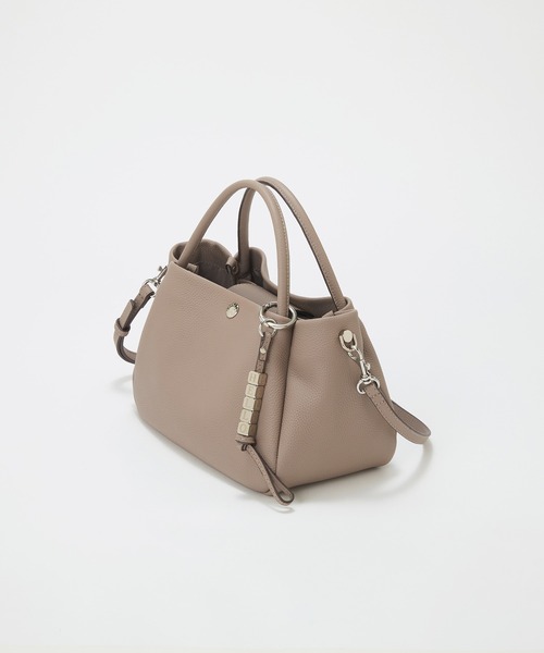 Breath TOPKAPI(ブレストプカピ)の「【Breath TOPKAPI】シュリンクレザー ショルダー付き トートバッグ / チャーム付き M(トートバッグ・レディース・ブラック/ブラウン/グレイッシュベージュ・FREE)」の6枚目の写真