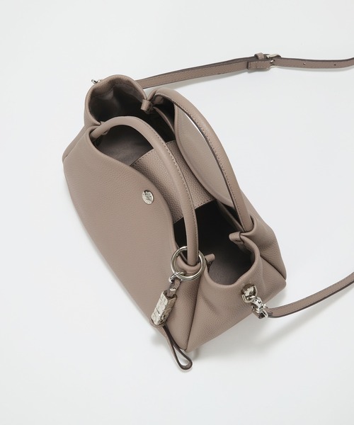Breath TOPKAPI(ブレストプカピ)の「【Breath TOPKAPI】シュリンクレザー ショルダー付き トートバッグ / チャーム付き M(トートバッグ・レディース・ブラック/ブラウン/グレイッシュベージュ・FREE)」の21枚目の写真