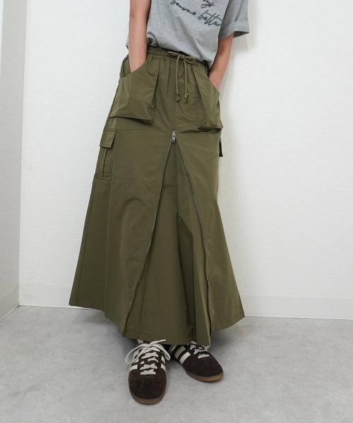 gossara(ゴサラ)の「"シルエットもスリットも自在に楽しめる" 前ZIPロングスカート(スカート・レディース・カーキ/チャコールグレー/ブラック・FREE)」の3枚目の写真