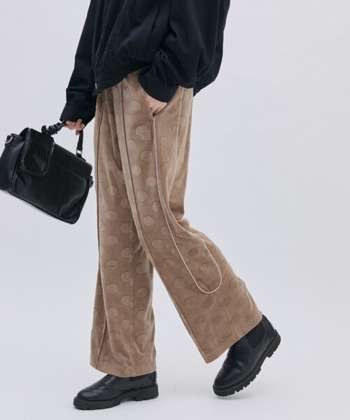 FILA(フィラ)の「【FILA別注】ドットベロアパンツ(その他パンツ・レディース・ベージュ/チャコールグレー・MEDIUM/LARGE)」の21枚目の写真