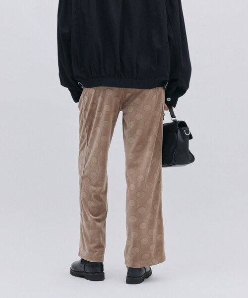 FILA(フィラ)の「【FILA別注】ドットベロアパンツ(その他パンツ・レディース・ベージュ/チャコールグレー・MEDIUM/LARGE)」の3枚目の写真