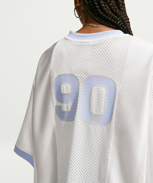 NIKE（ナイキ）の「ナイキ スポーツウェア ウィメンズ オーバーサイズド ショートスリーブ グラフィック ジャージー / Nike Sportswear Women's Oversized Short-Sleeve Graphic Jersey IV5751-133 Sail（Tシャツ/カットソー・レディース・クリーム・M/S/XS/L/XL）」の2枚目の写真