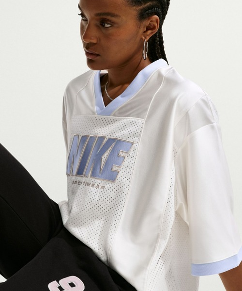 NIKE（ナイキ）の「ナイキ スポーツウェア ウィメンズ オーバーサイズド ショートスリーブ グラフィック ジャージー / Nike Sportswear Women's Oversized Short-Sleeve Graphic Jersey IV5751-133 Sail（Tシャツ/カットソー・レディース・クリーム・M/S/XS/L/XL）」の3枚目の写真