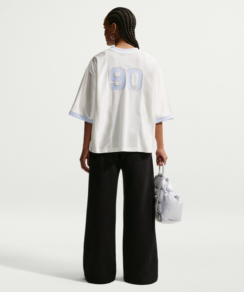 NIKE（ナイキ）の「ナイキ スポーツウェア ウィメンズ オーバーサイズド ショートスリーブ グラフィック ジャージー / Nike Sportswear Women's Oversized Short-Sleeve Graphic Jersey IV5751-133 Sail（Tシャツ/カットソー・レディース・クリーム・M/S/XS/L/XL）」の5枚目の写真
