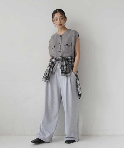 hellam(へラム)の「配色ボタンポケットニットベスト(ベスト・レディース・ブラック/レッド/グレイッシュベージュ/アイボリー/杢グレー・FREE)」の14枚目の写真
