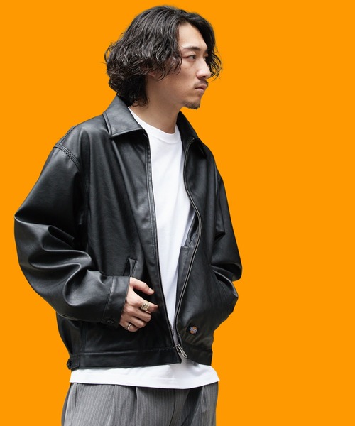 Dickies(ディッキーズ)の「Dickies/ディッキーズ FAKE LEATHER EISENHOWER JACKET フェイクレザー アイゼンハワージャケット ジップ ブランドロゴ モノトーン ストリート モダン 2026年秋冬 秋服 冬服(ブルゾン・メンズ・ブラック・M/L/XL)」の1枚目の写真
