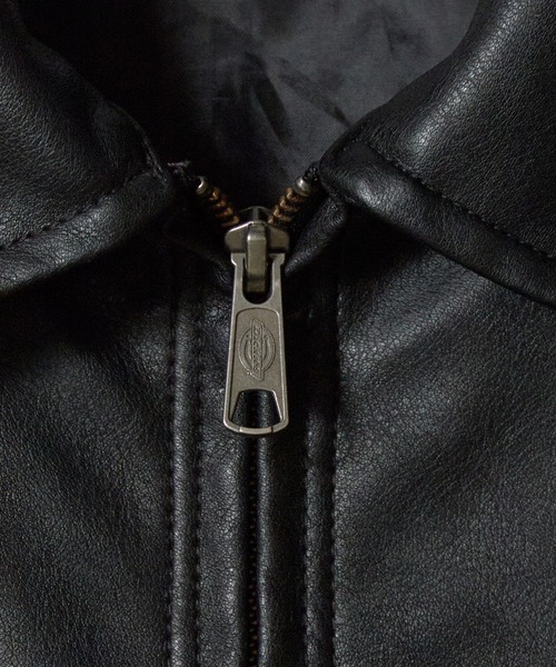 Dickies(ディッキーズ)の「Dickies/ディッキーズ FAKE LEATHER EISENHOWER JACKET フェイクレザー アイゼンハワージャケット ジップ ブランドロゴ モノトーン ストリート モダン 2026年秋冬 秋服 冬服(ブルゾン・メンズ・ブラック・M/L/XL)」の15枚目の写真