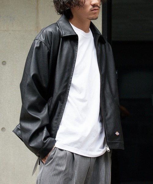 Dickies(ディッキーズ)の「Dickies/ディッキーズ FAKE LEATHER EISENHOWER JACKET フェイクレザー アイゼンハワージャケット ジップ ブランドロゴ モノトーン ストリート モダン 2026年秋冬 秋服 冬服(ブルゾン・メンズ・ブラック・M/L/XL)」の4枚目の写真