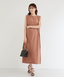 肩タック使いロングワンピース