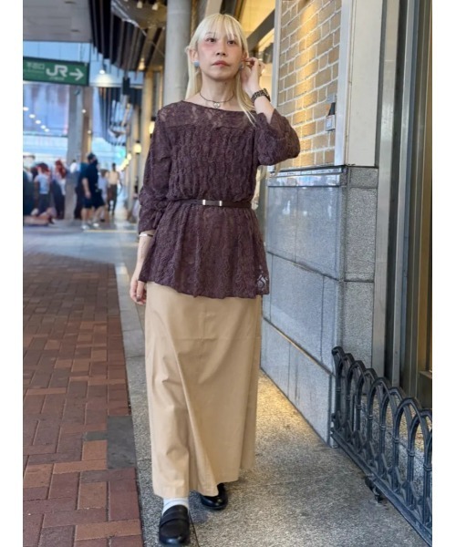 Te chichi(テチチ)の「フロッキーレースシャーリングチュニック(チュニック・レディース・ブラック/ブラウン/オフホワイト・F)」の11枚目の写真