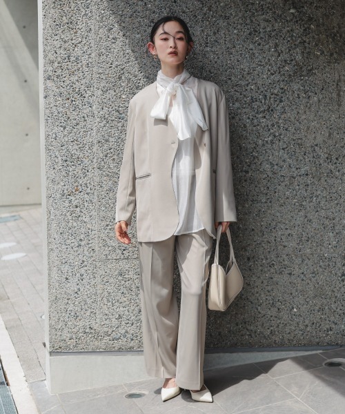 Callarus(カラルス)の「【セットアップ】アシメデザインカラーレスジャケットパンツセットアップスーツ〔Callarus〕(セットアップ・レディース・グレイッシュベージュ/ブラック・S/L/M/3L/LL)」の11枚目の写真