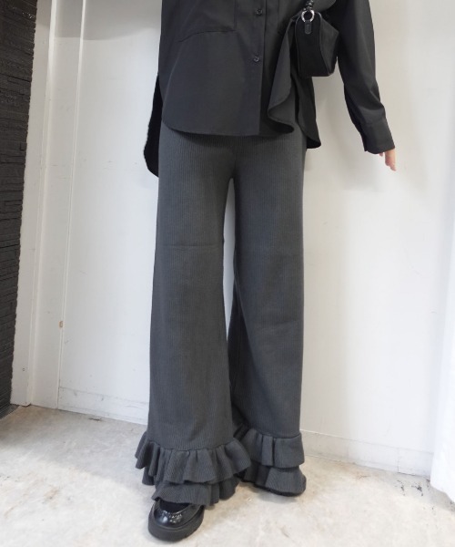 CORNERS(コーナーズ)の「裾フリルリブニットパンツ(その他パンツ・レディース・チャコールグレー/ベージュ/ブラウン/ブラック・M)」の2枚目の写真
