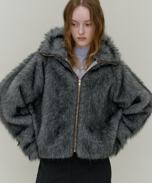 Plumel（プルメル）の「Fox Like Fur Blouson / フォックスライクファーブルゾン（その他アウター・レディース・グレー/ベージュ/アイボリー・MEDIUM）」の2枚目の写真